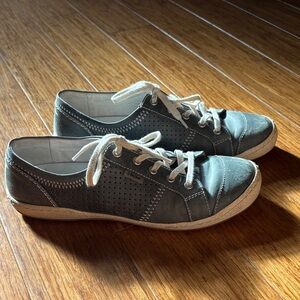 Joseph Seibel women’s Casual blue Lace-Up leather Sneakers - size 39 (US 8.5)